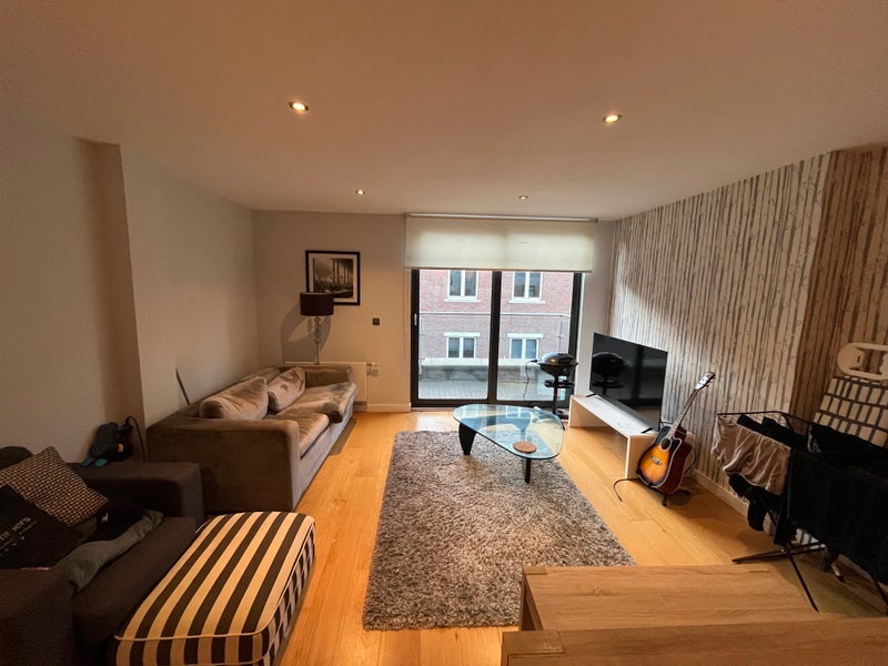Room Alie Street in Greater London