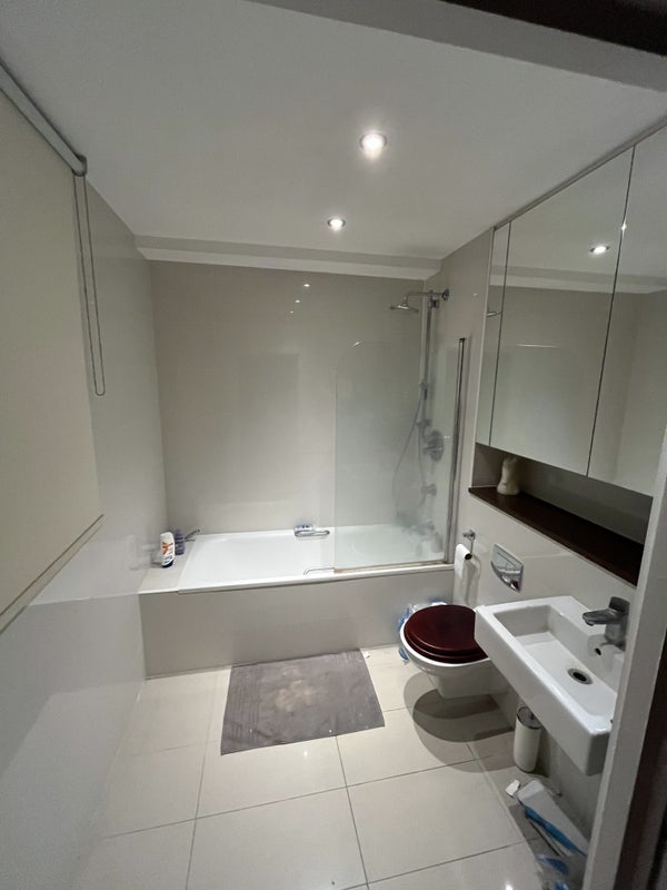 Room Alie Street in Greater London