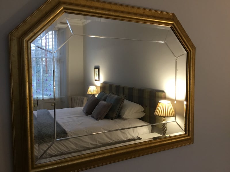 Room Fotheringay Road in Glasgow