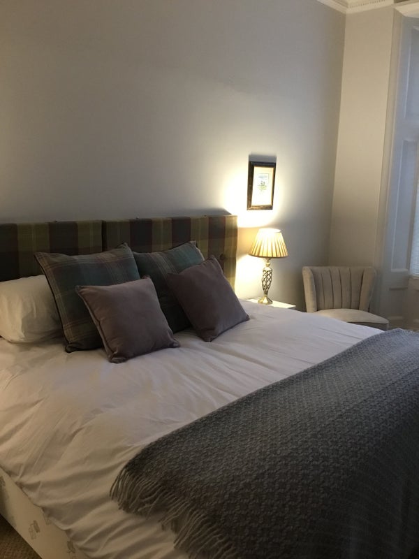 Room Fotheringay Road in Glasgow