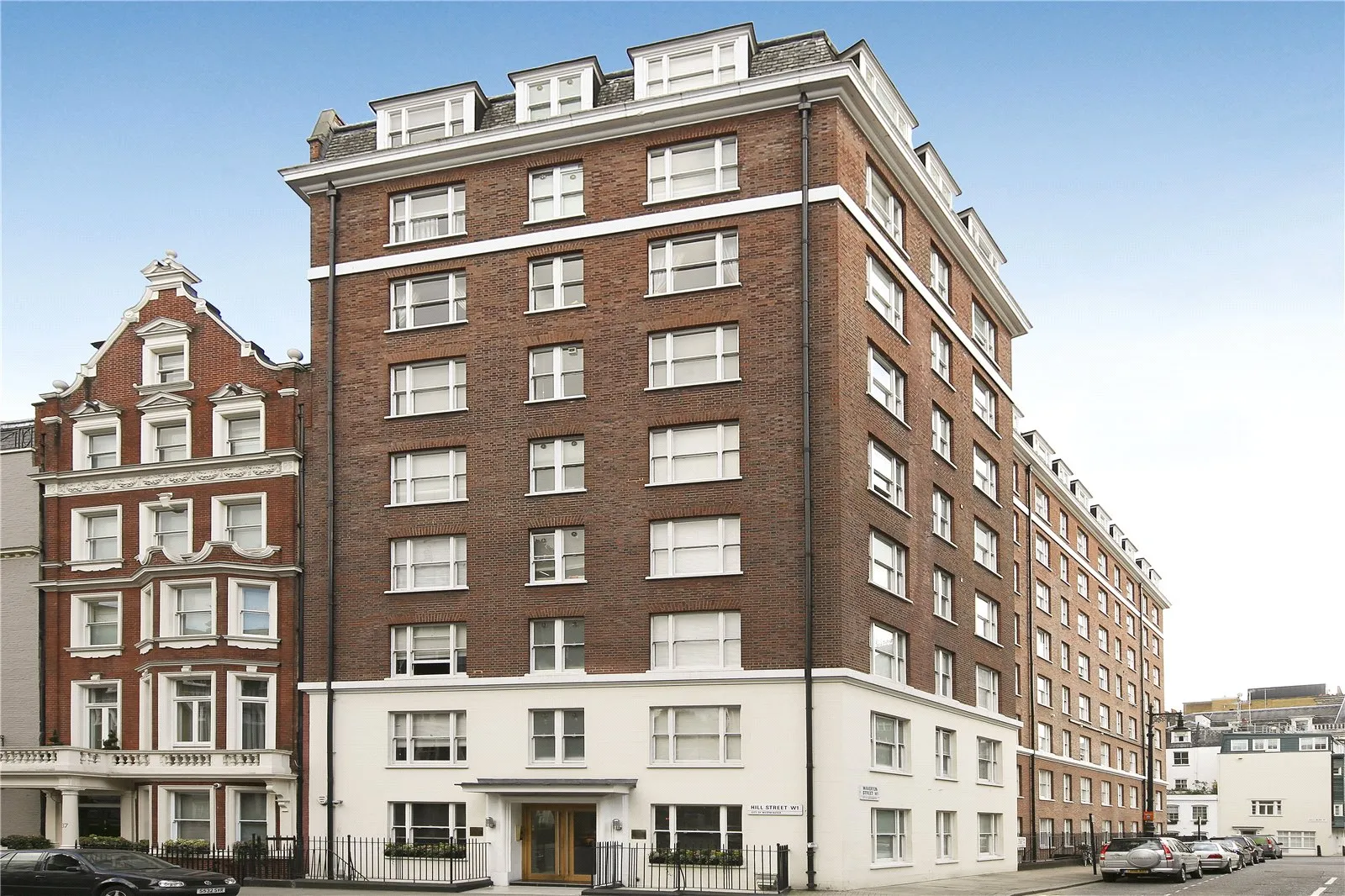 Flat Hill Street in City of Westminster