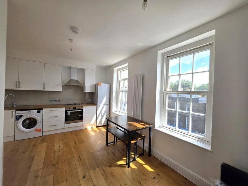 Room Camden Road in Greater London