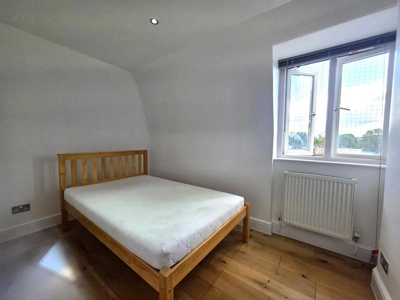 Room Camden Road in Greater London