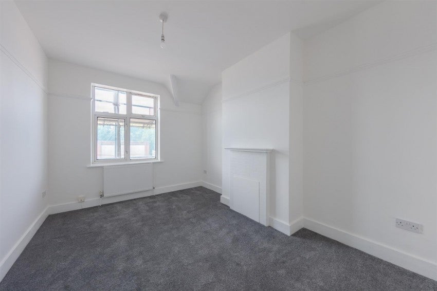 Flat Central Road in Greater London