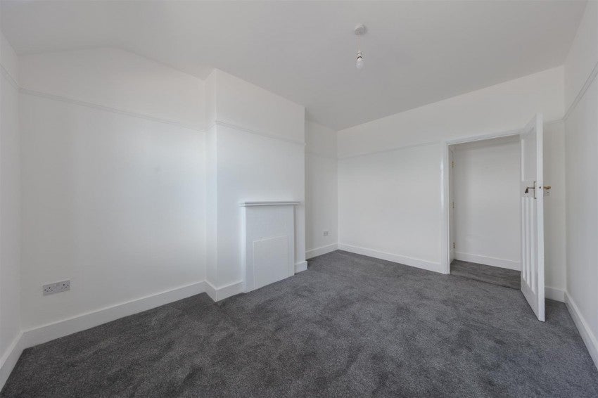 Flat Central Road in Greater London