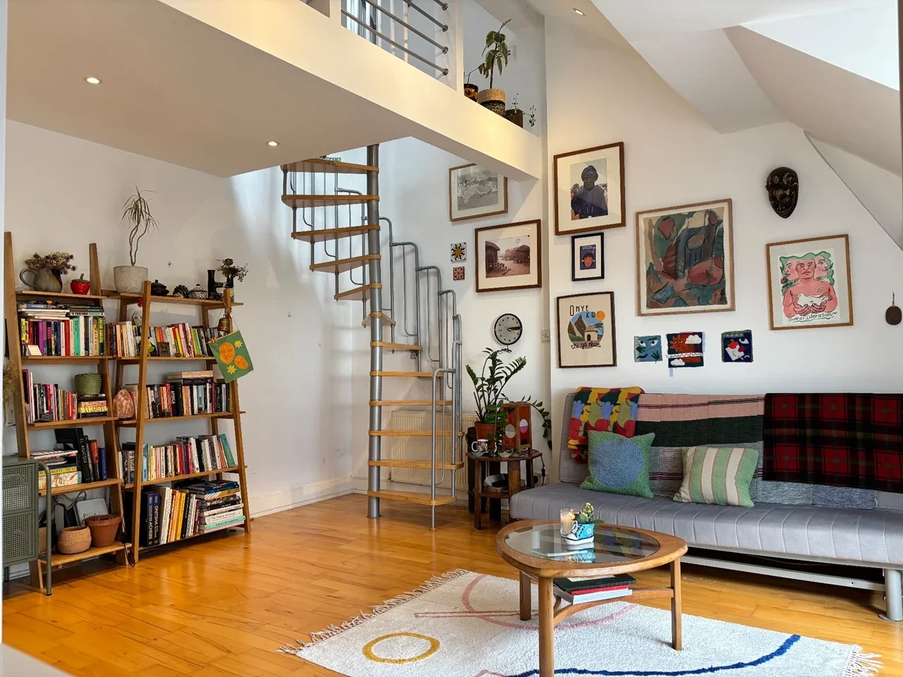 Flat Broadhurst Gardens in Greater London