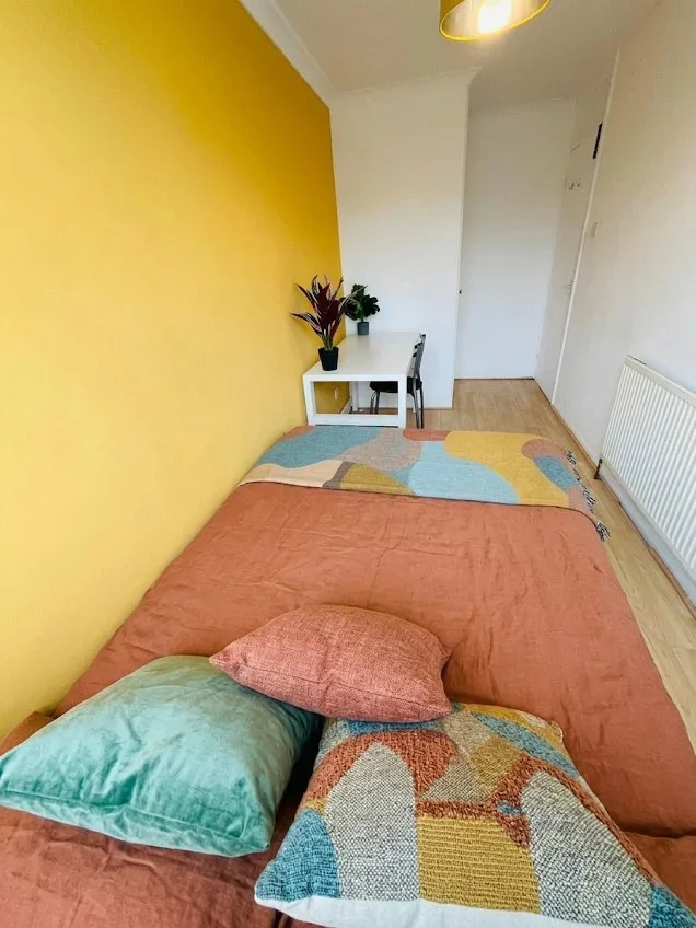 Room Stewarts Road in Greater London