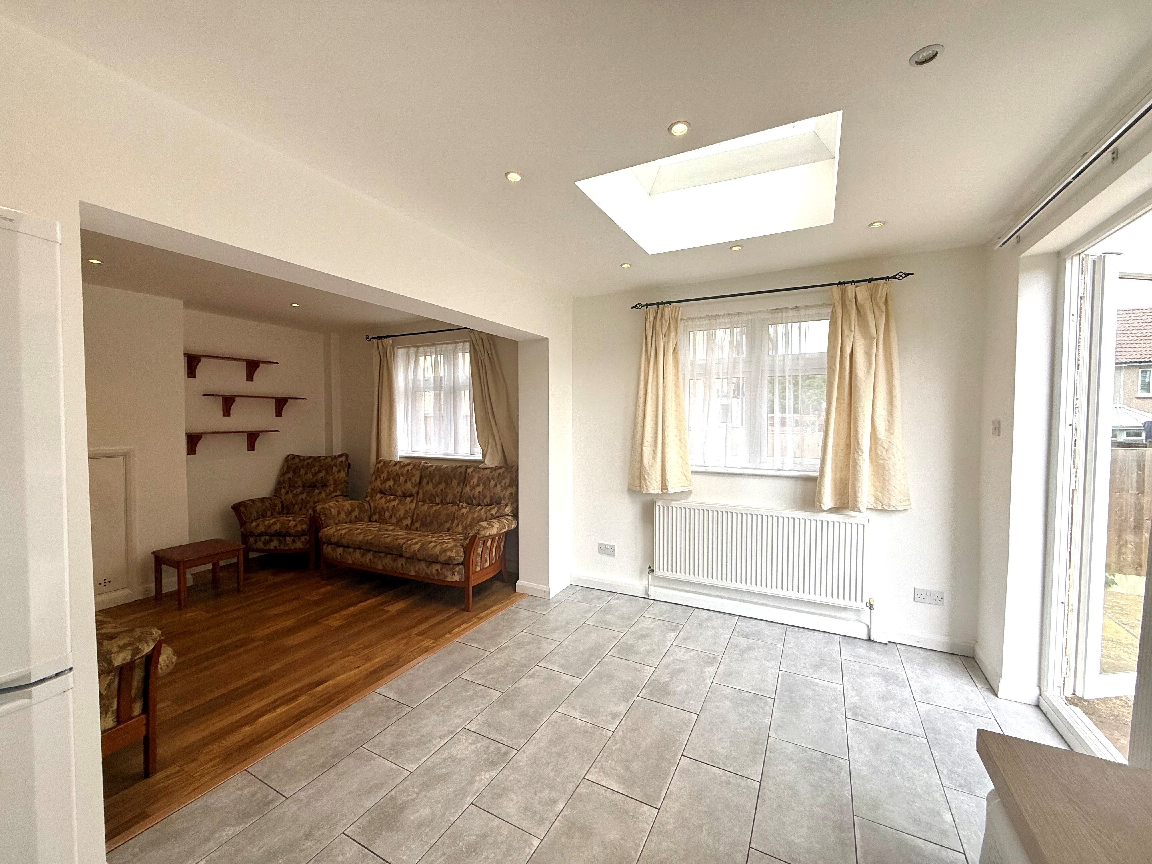 Flat Clarendon Green in Greater London