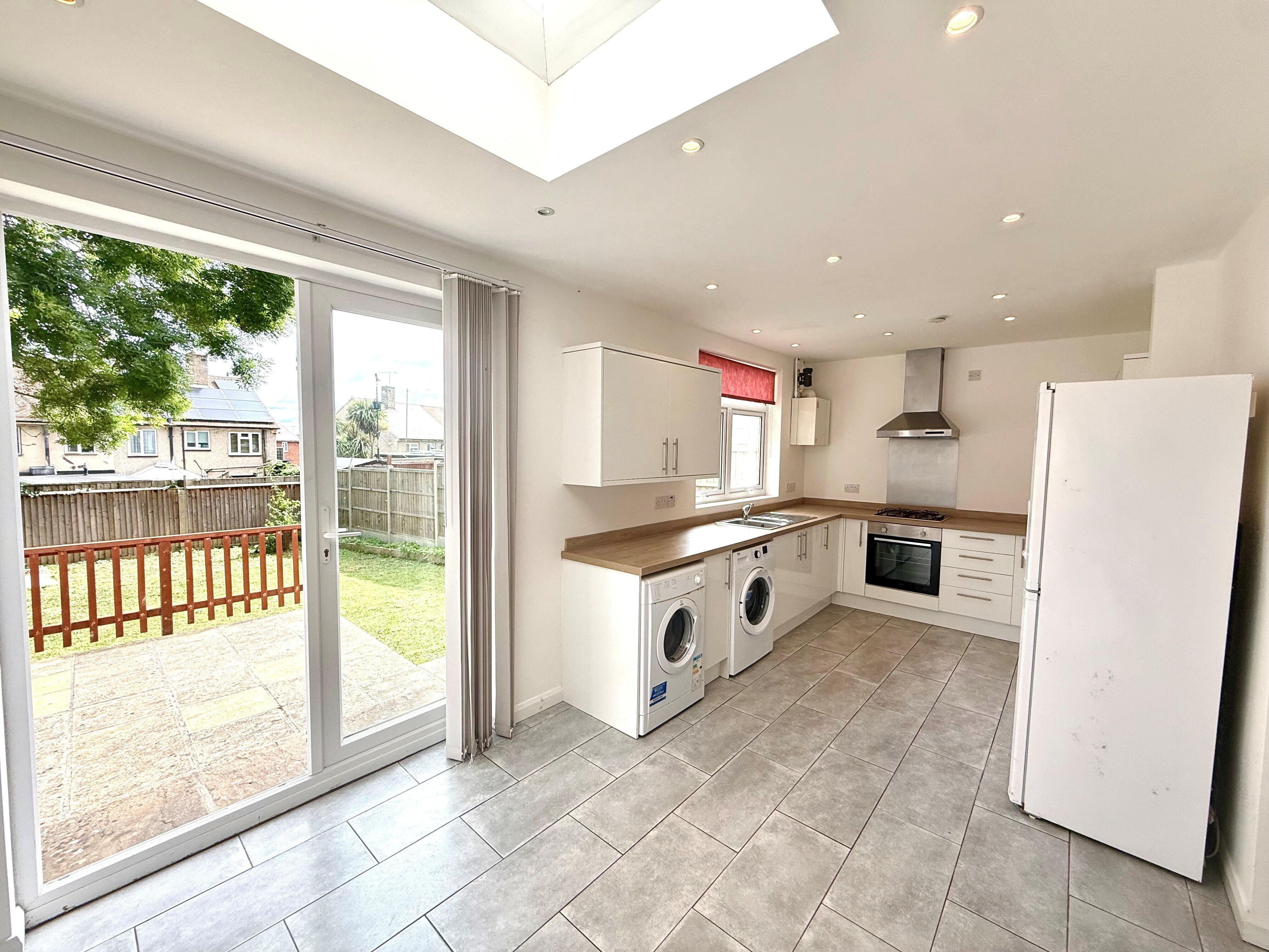 Flat Clarendon Green in Greater London