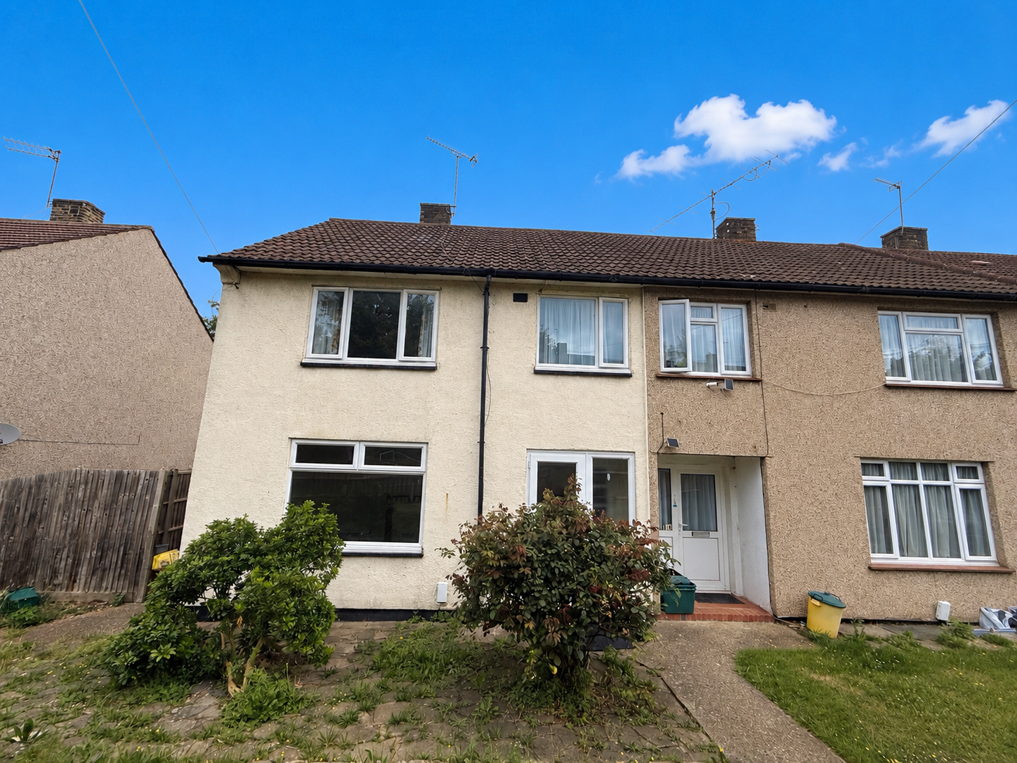 Flat Clarendon Green in Greater London