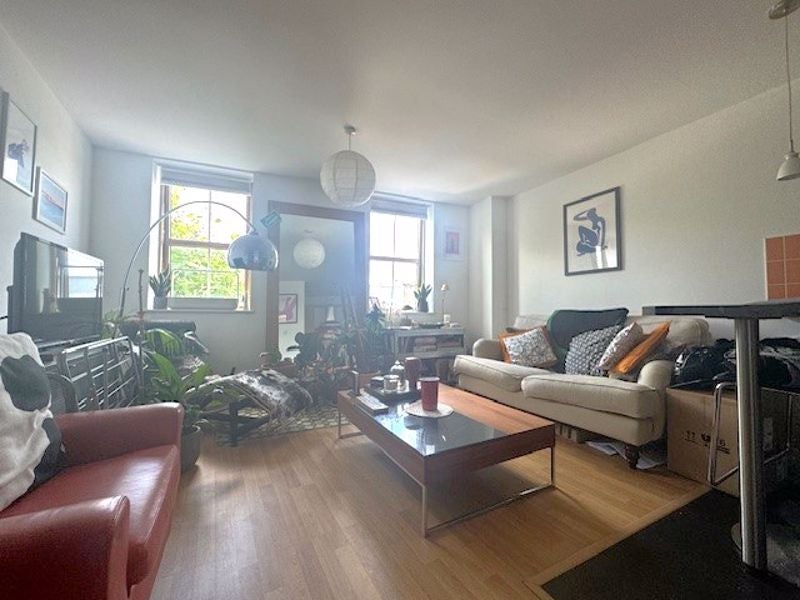 Flat Hendre Road in Greater London