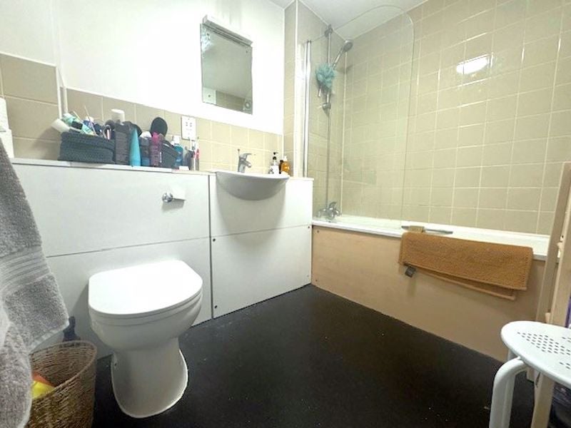 Flat Hendre Road in Greater London