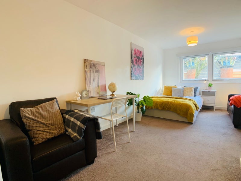Room Stewart Street in Greater London