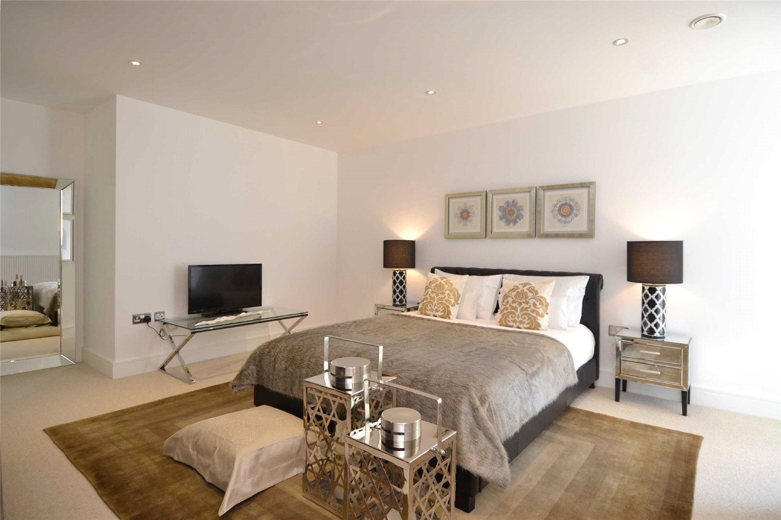 Flat Dowells Street in Greater London