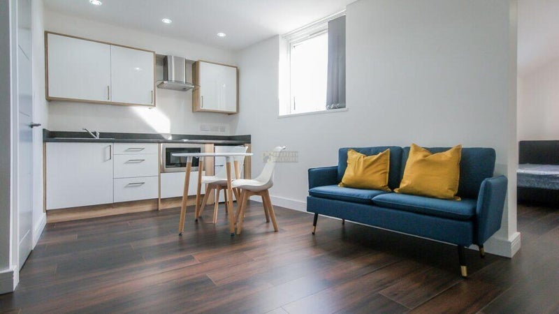 Flat Burnbank Gardens in Glasgow