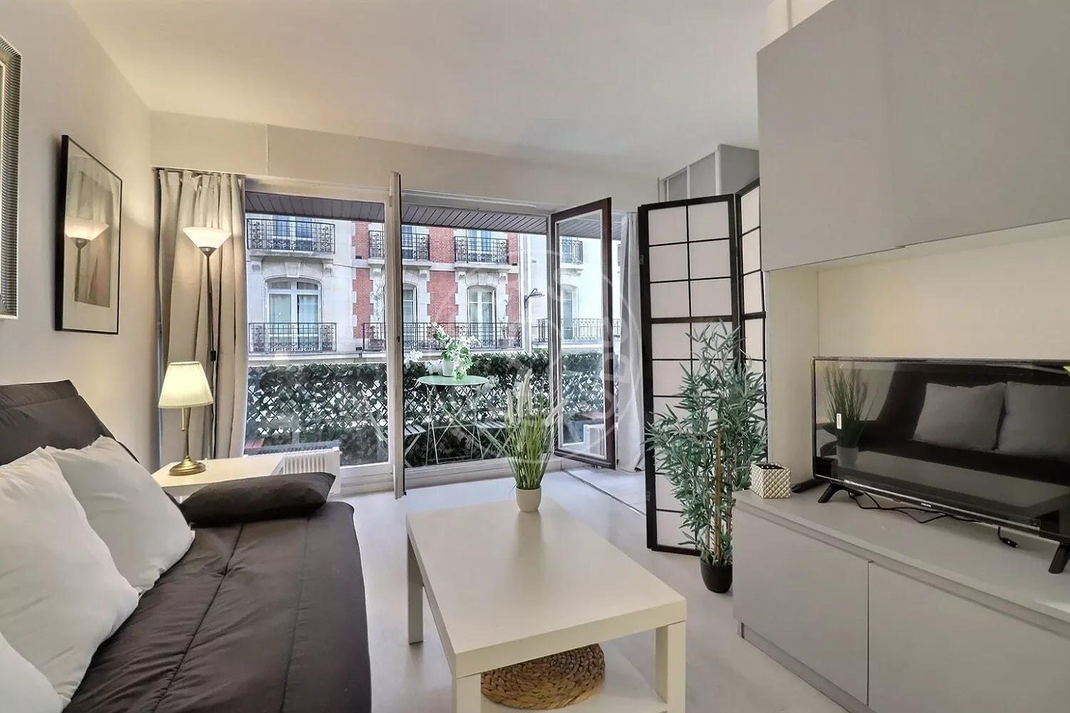 Flat Rue de Tocqueville in Paris