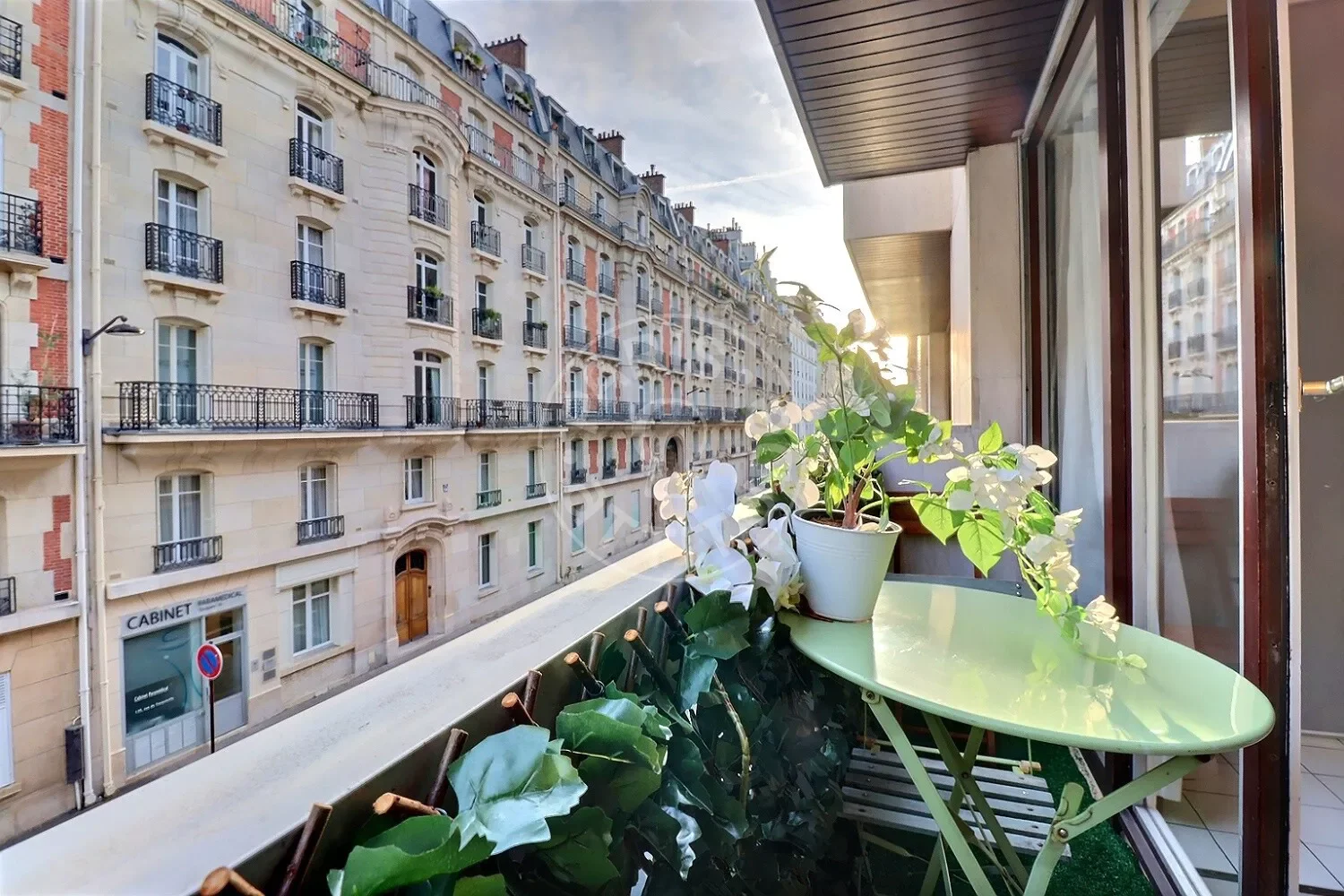 Flat Rue de Tocqueville in Paris