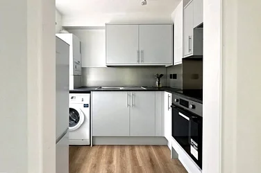 Flat Roberts Court in Greater London