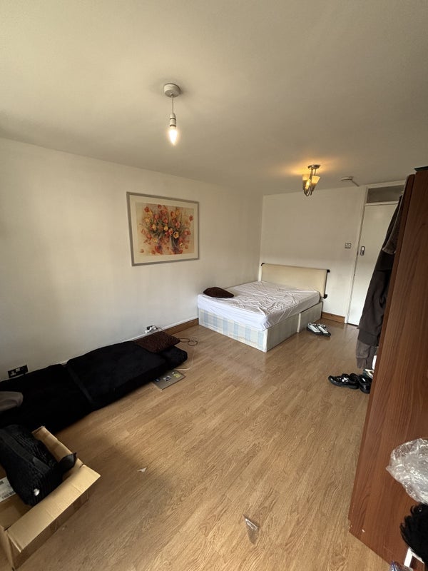 Room Ackroyd Drive in Greater London