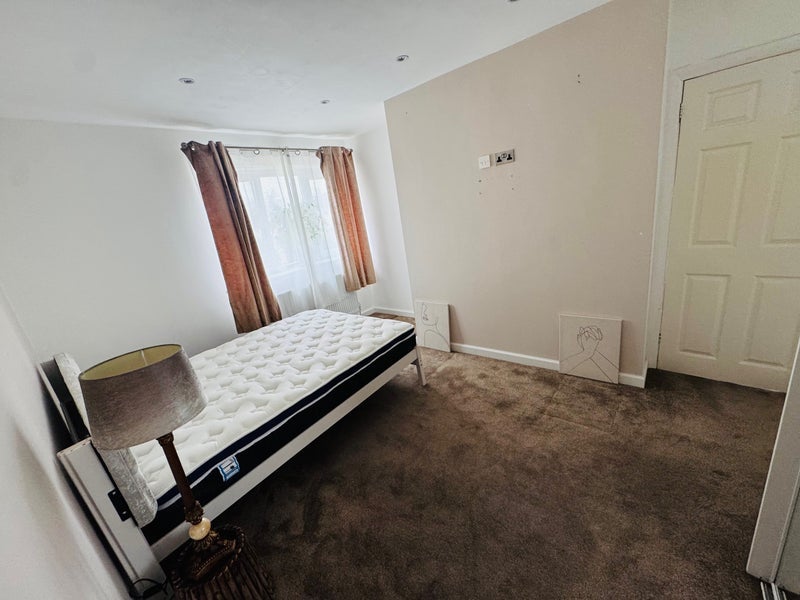 Room Blaise Close in Nottingham