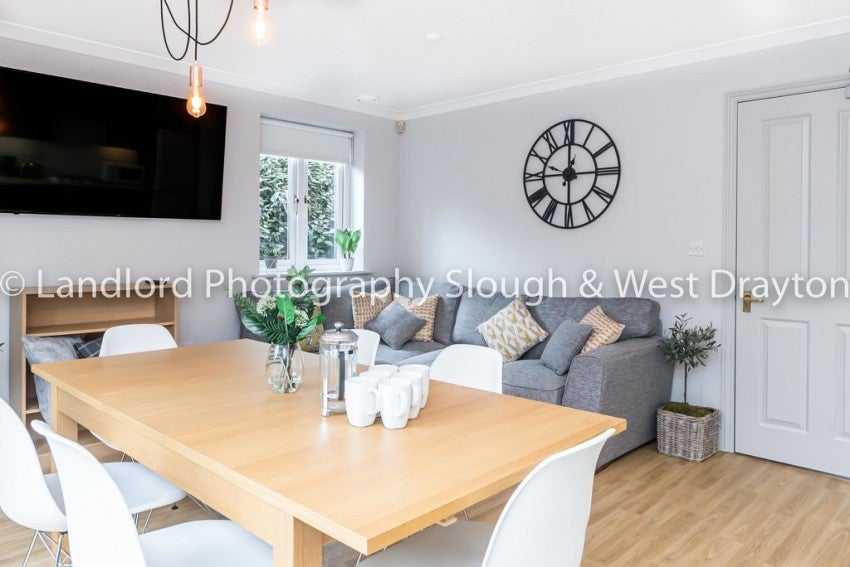 Room Broomfield in Guildford