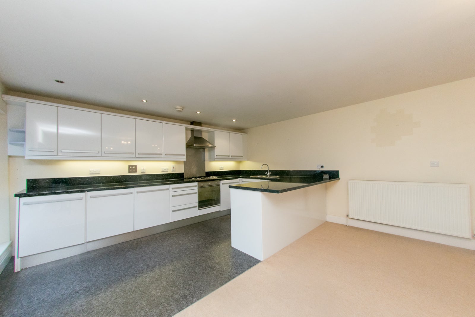 Flat Bruntcliffe Road in Leeds