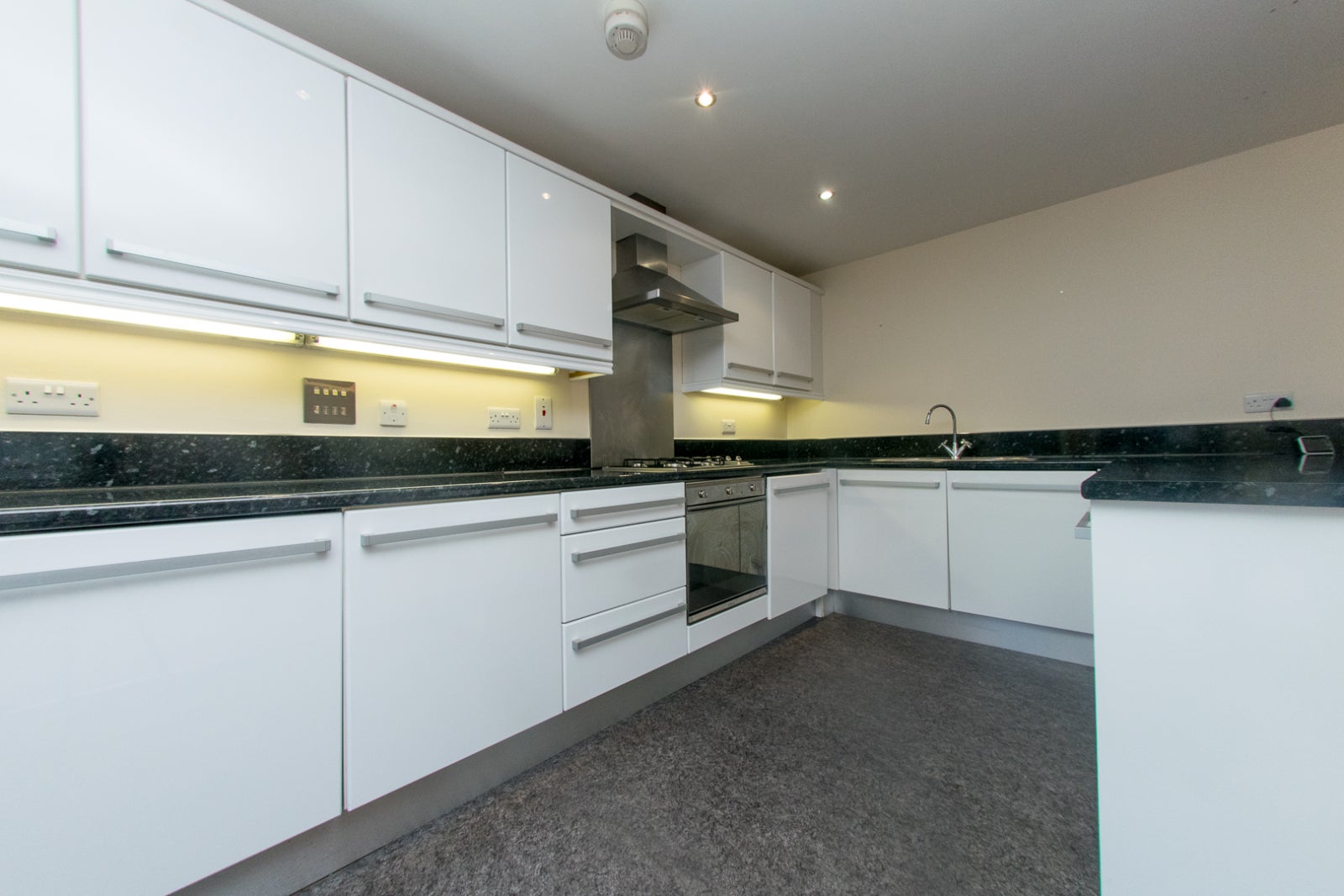 Flat Bruntcliffe Road in Leeds