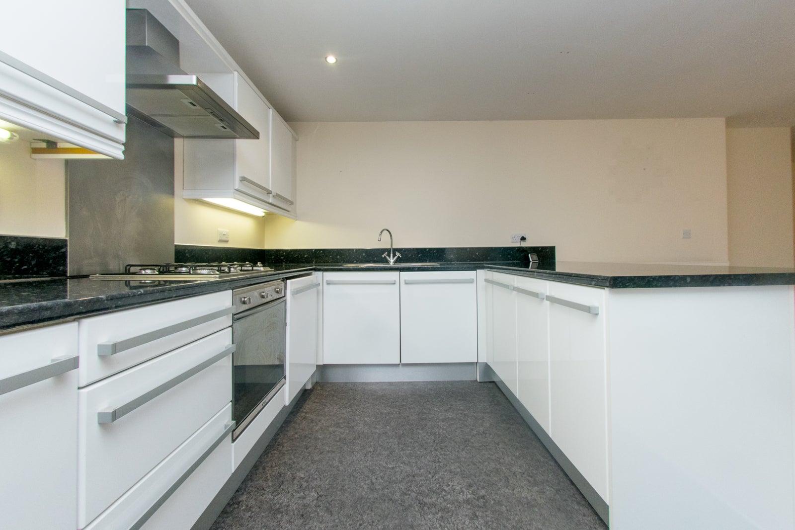 Flat Bruntcliffe Road in Leeds