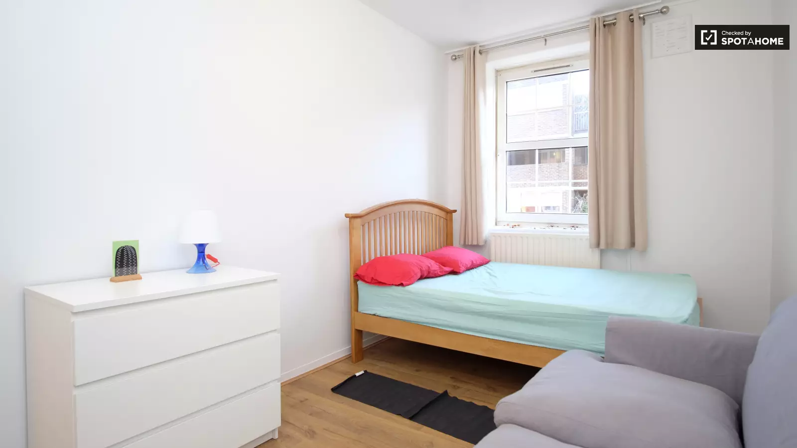 Room Tompion Street in Greater London