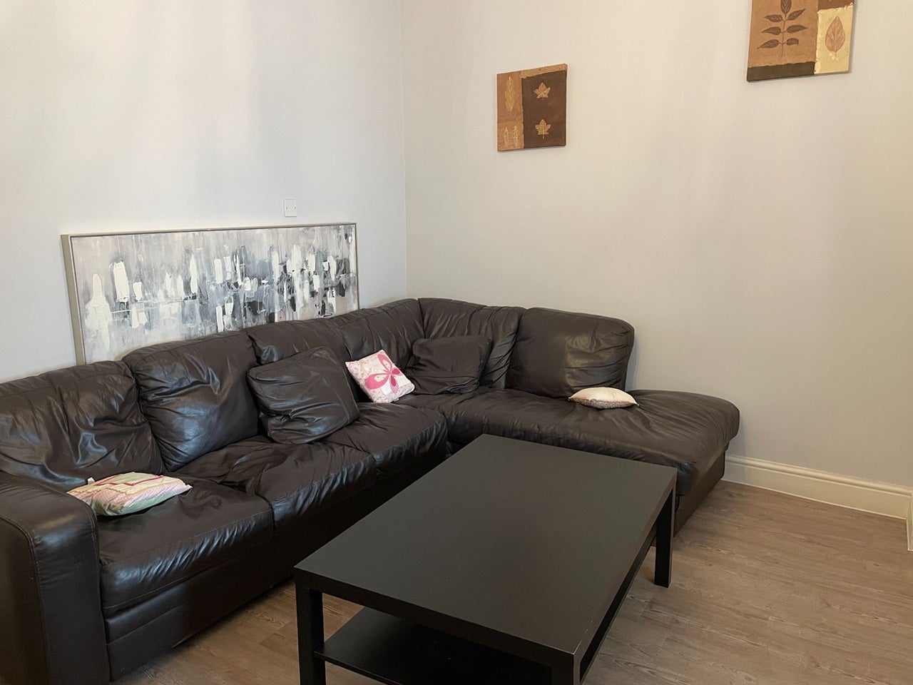 Room Kingswood Road in Greater London