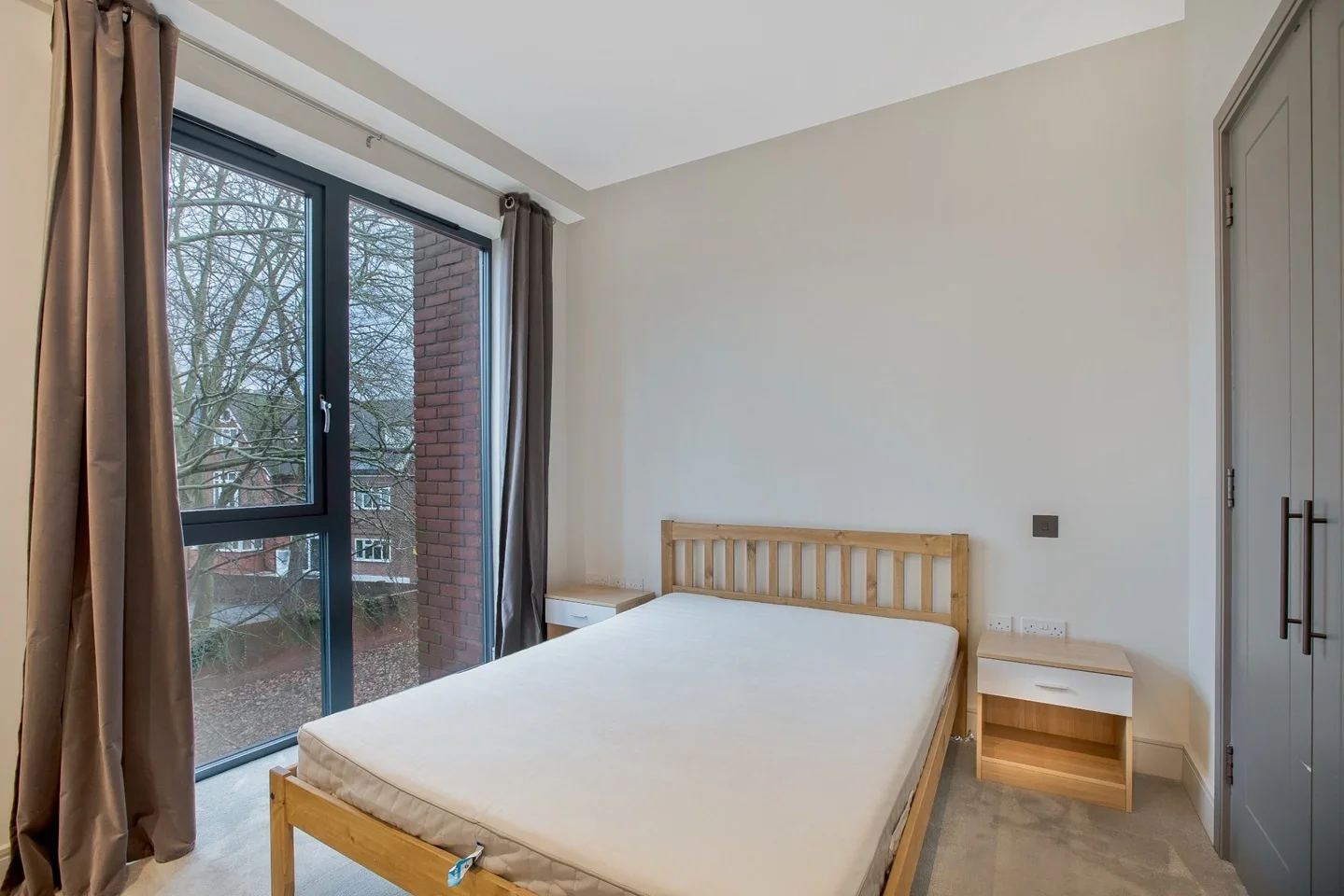 Flat Upton Road in Slough