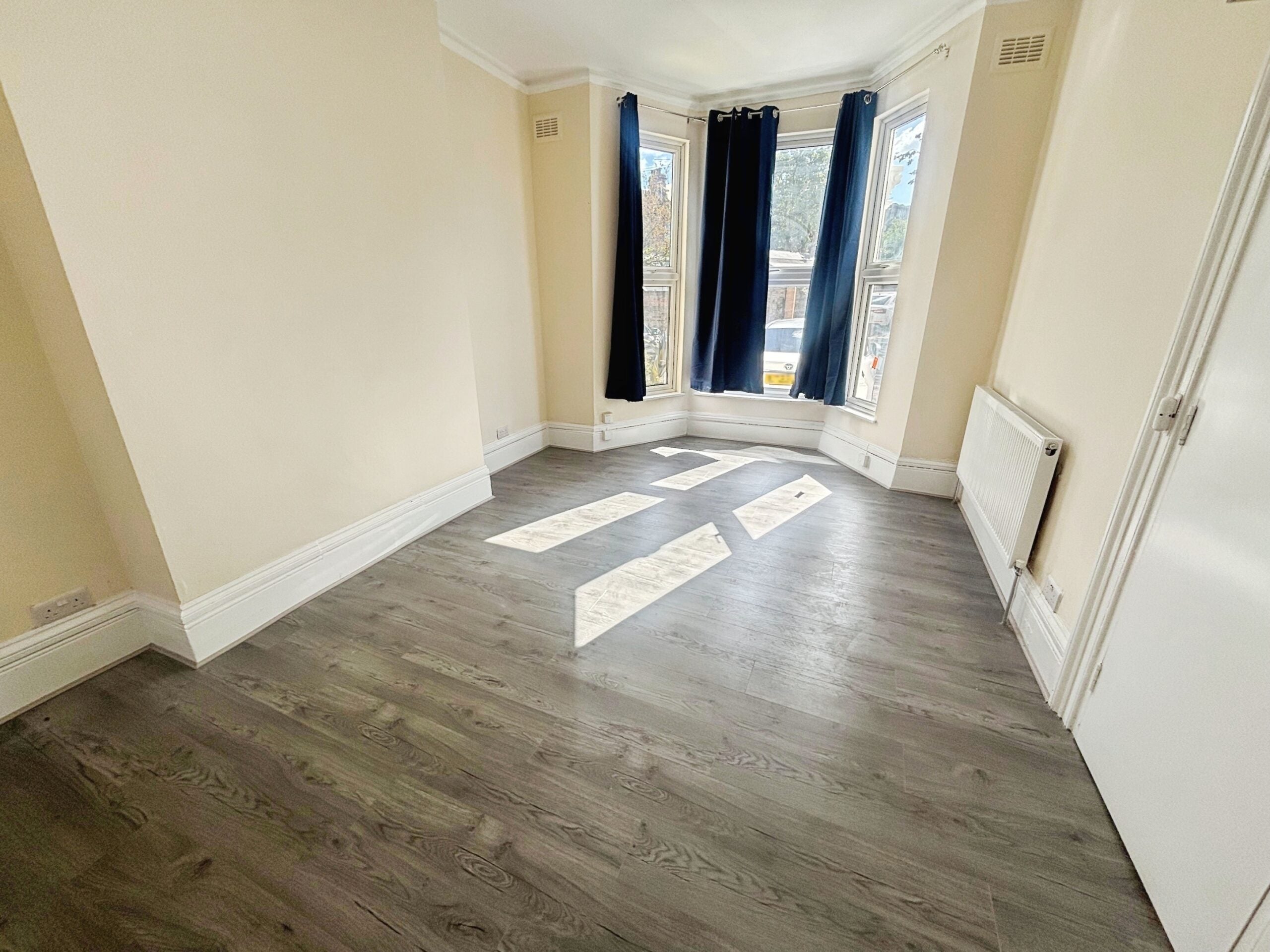 Flat Northbrook Road in London
