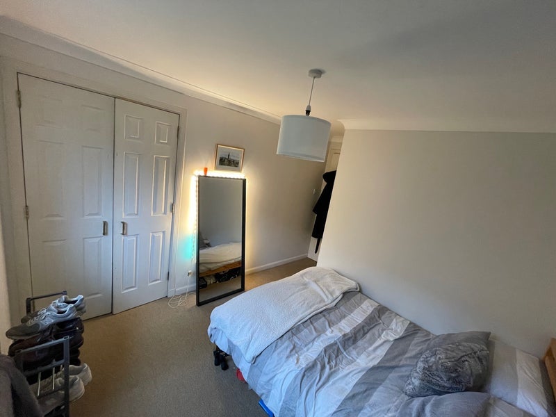 Room Titwood Road in Glasgow