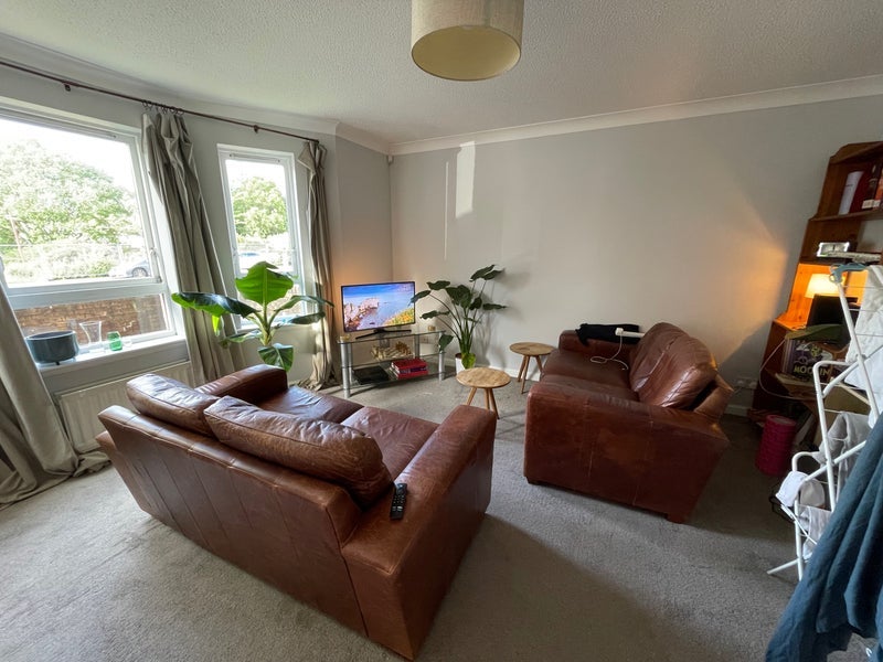Room Titwood Road in Glasgow