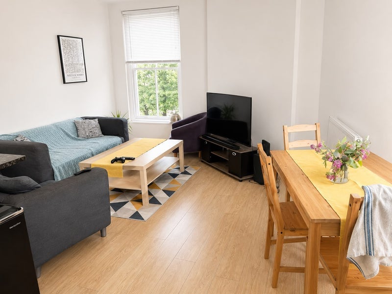 Room Coldharbour Lane in Greater London