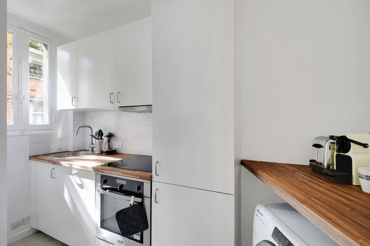 Flat Rue Chalgrin in Paris