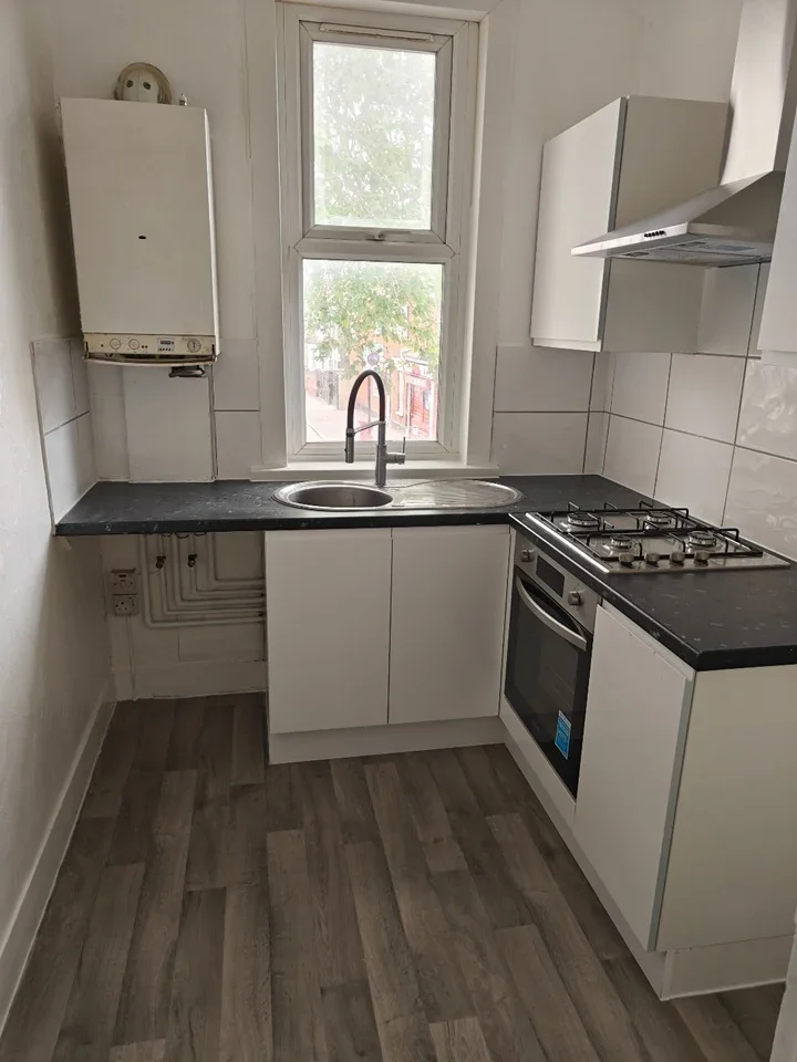 Flat Didsbury Close in Greater London