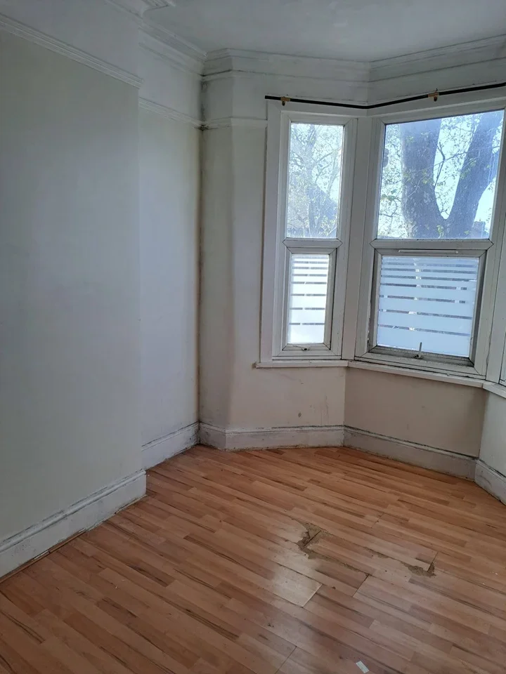 Flat Didsbury Close in Greater London