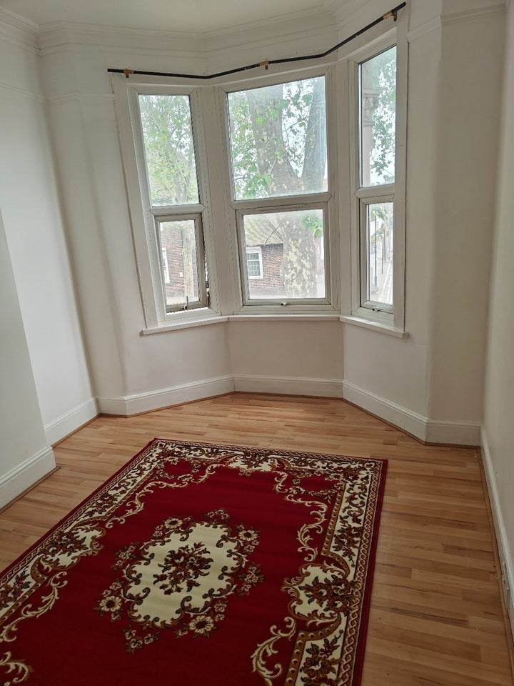 Flat Didsbury Close in Greater London