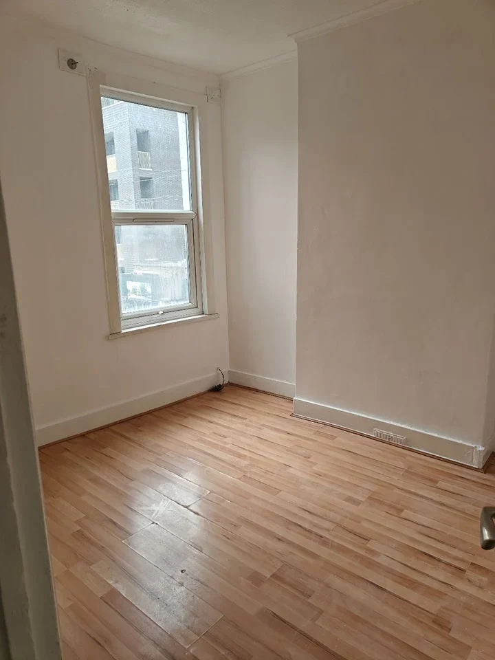Flat Didsbury Close in Greater London