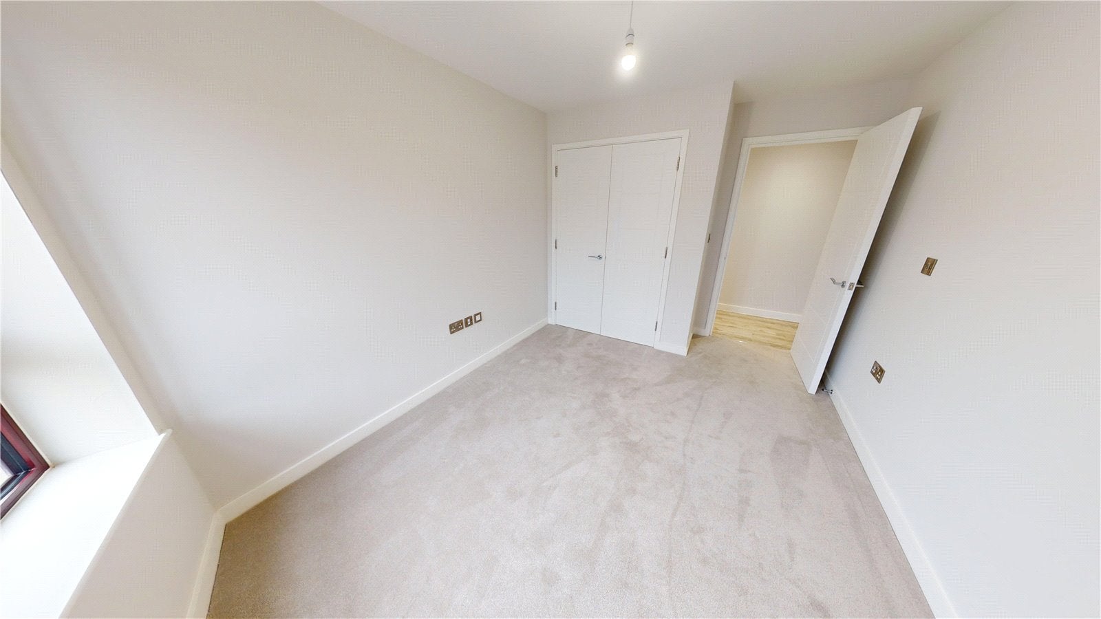 Flat Cumberland Road in Bristol