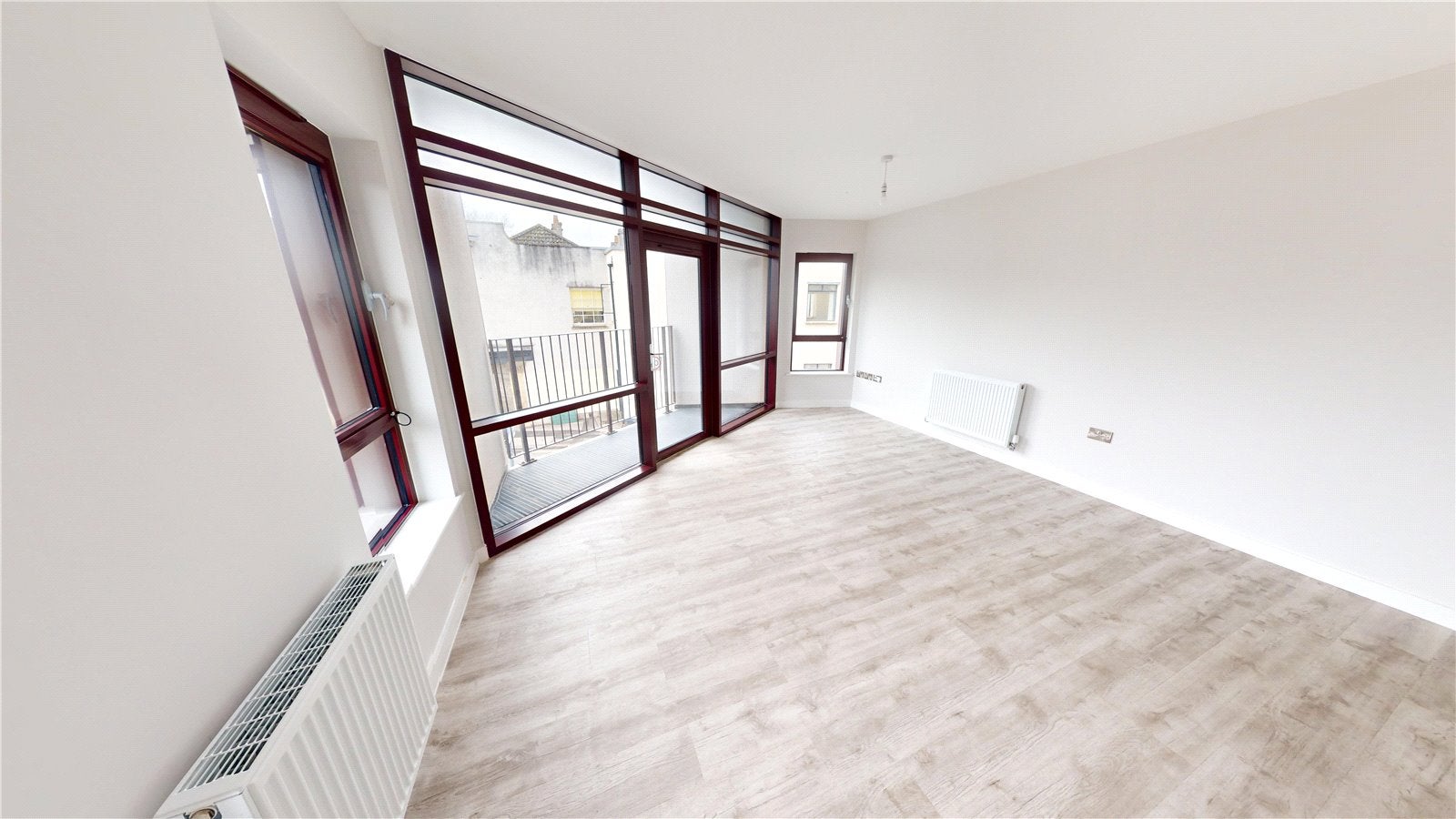 Flat Cumberland Road in Bristol