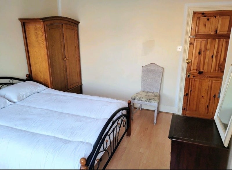 Room Longley Road in Greater London