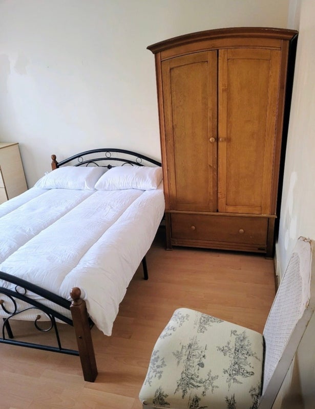 Room Longley Road in Greater London