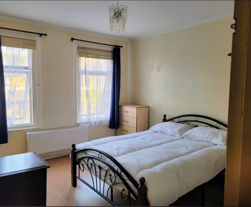Room Longley Road in Greater London