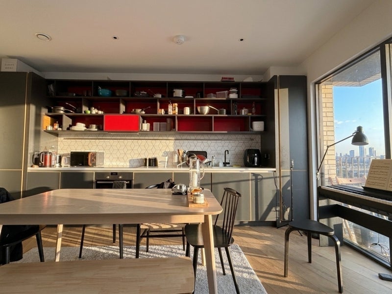 Room Orchard Place in Greater London