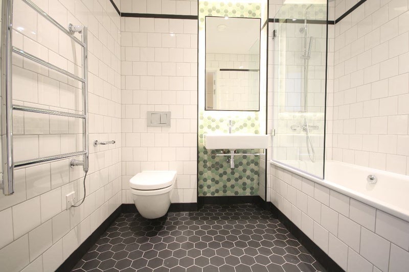 Room Orchard Place in Greater London