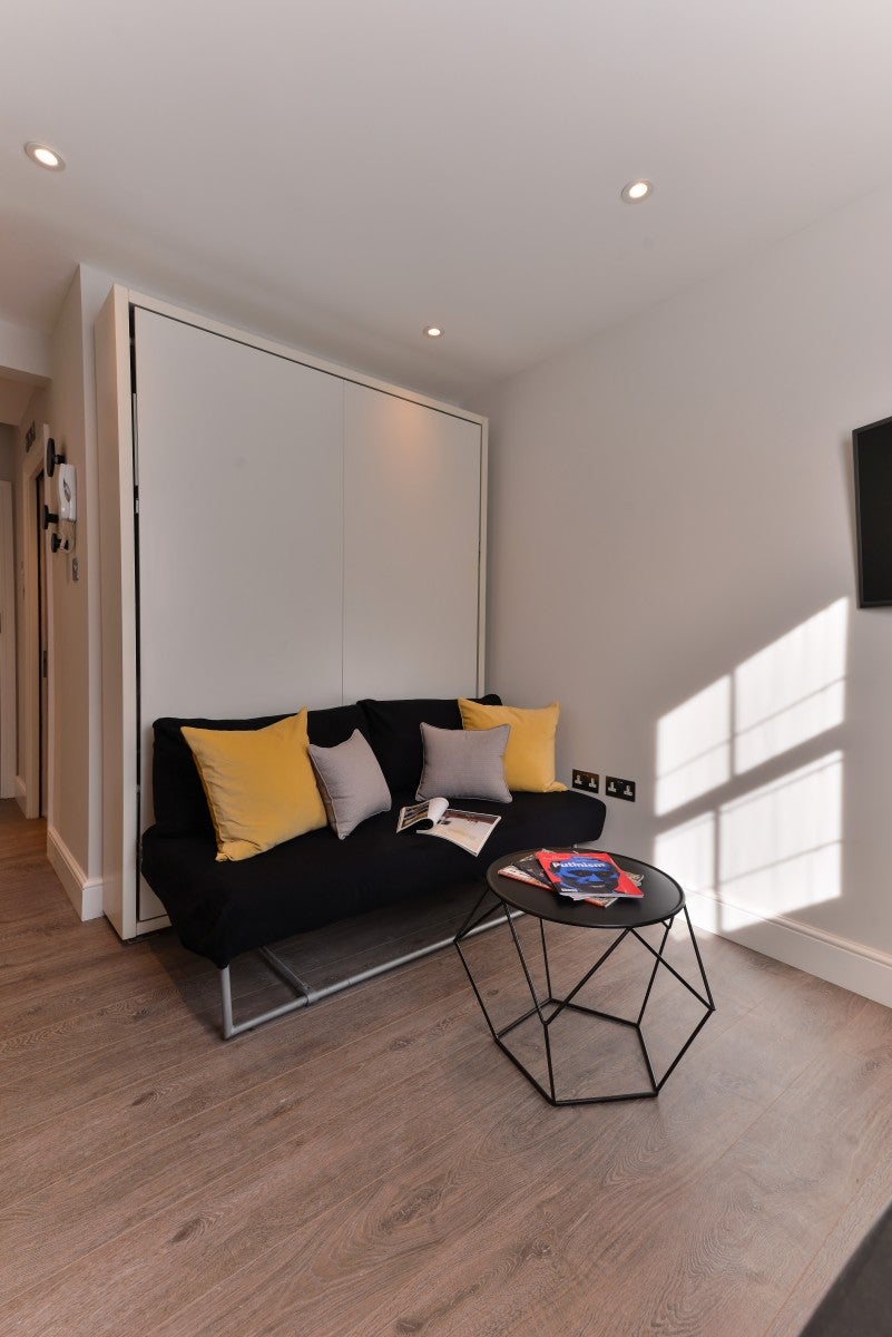 Flat Kingdon Road in London