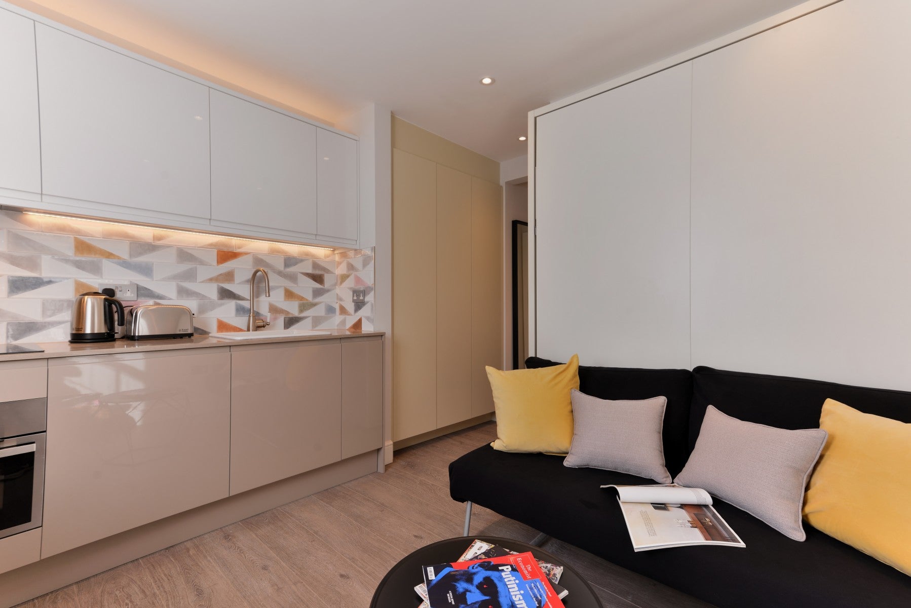 Flat Kingdon Road in London