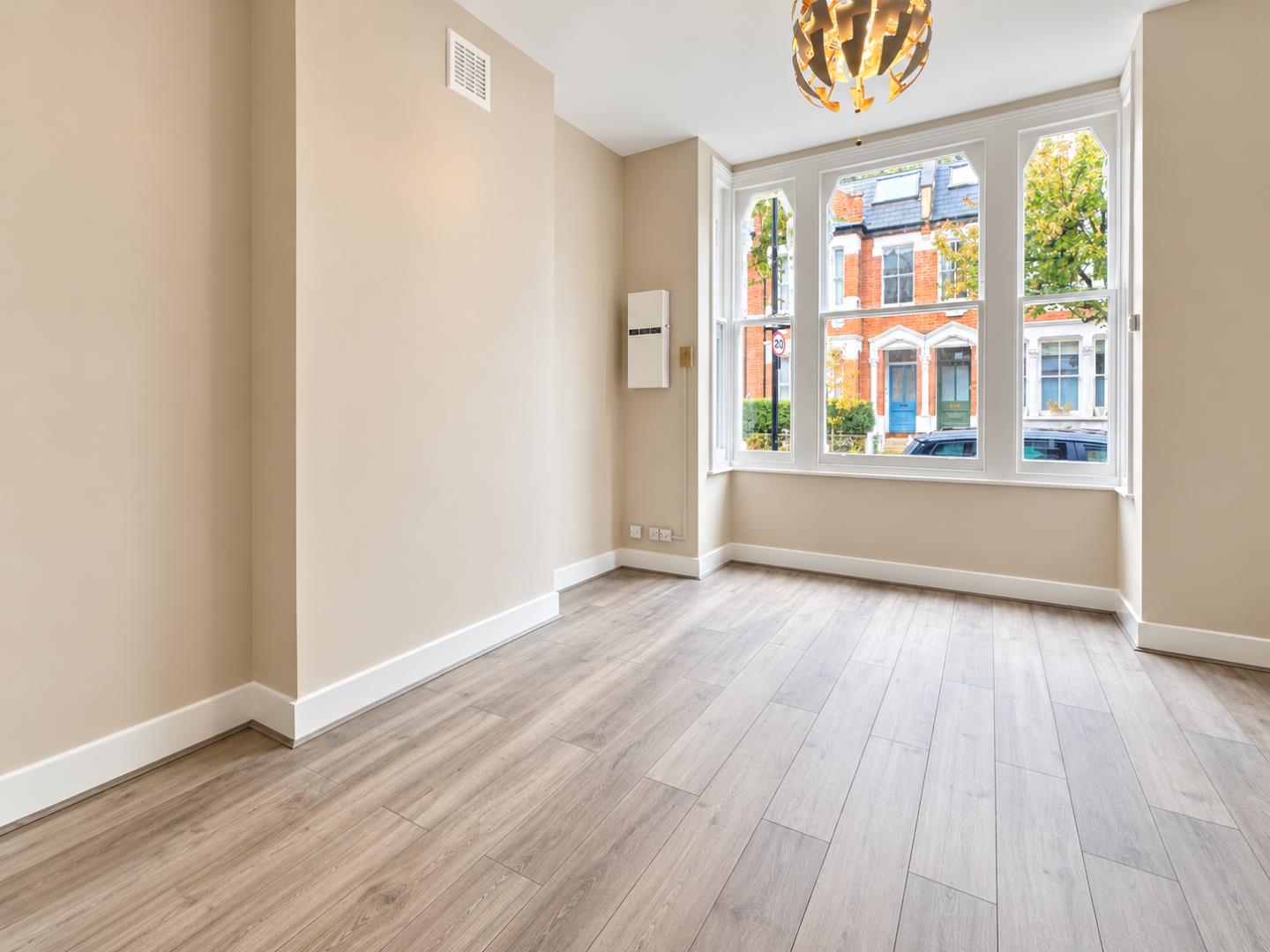 Flat Waterlow Road in Greater London